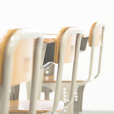school-photo 学校撮影のイメージ画像 教室の椅子